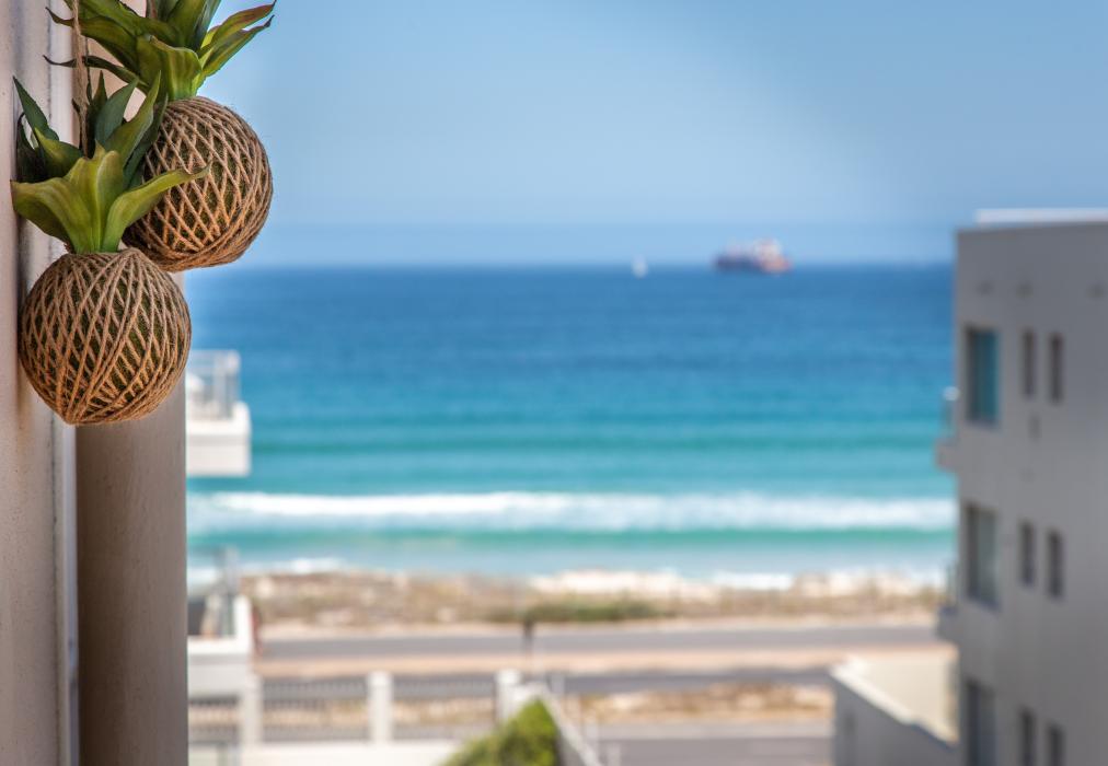 Stylish Top Floor Apartment 4 Coral Habi